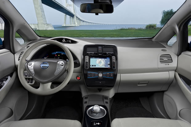 nissan-leaf-interieur L'interieur de la Nissan LEAF