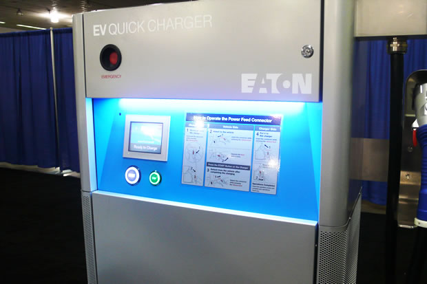 Le chargeur de batterie d'Aeton, une borne de recharge rapide pour voitures électriques.