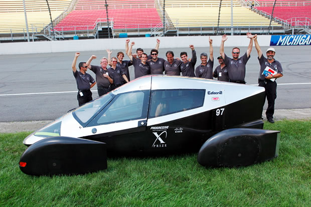 L'équipe de la Edison2, vainqueur du X-Prize, qui empoche les 5 millions de dollars.