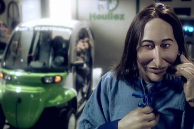 Corinne, la voiture électrique Heuliez vue par les Guignols