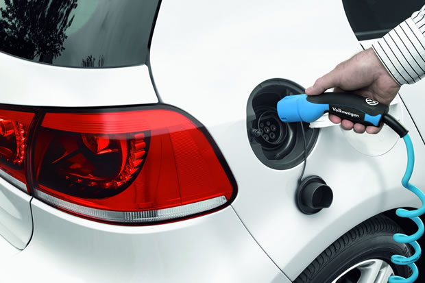 recharge-golf-blue-emotion La seconde prise pour la charge de la Golf électrique se trouve à l'arrière.