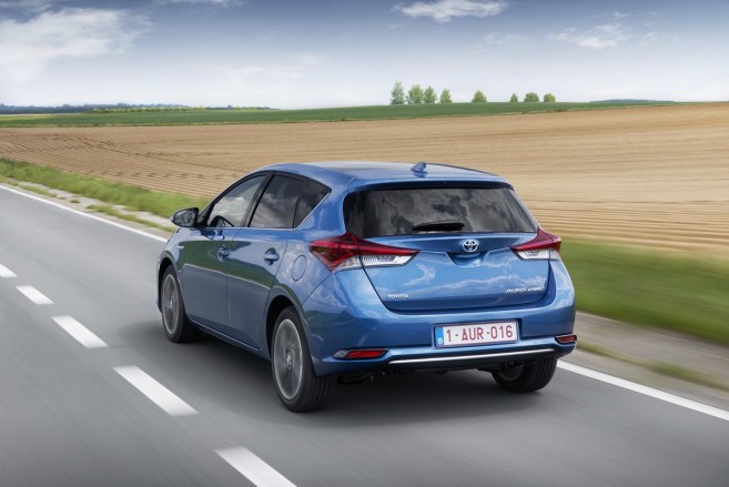 La nouvelle Toyota Auris hybride affiche un style beaucoup plus anguleux que la génération précédente La nouvelle Toyota Auris hybride affiche un style beaucoup plus anguleux que la génération précédente