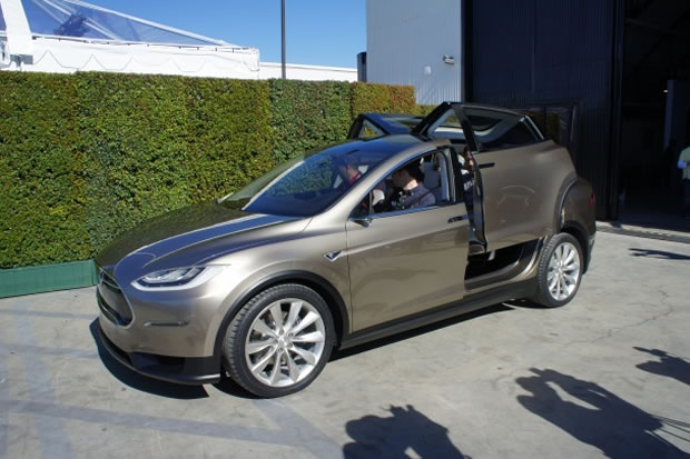 tesla-model-x-falcon-doors Tesla Model X Falcon Doors