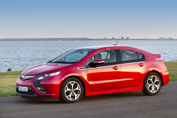Une Opel Ampera rouge Une Opel Ampera rouge