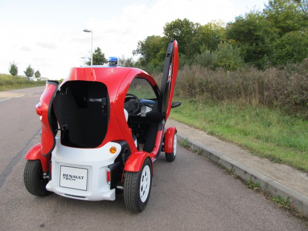 Un coffre a été réalisé pour cette Twizy des Pompiers de Paris Un coffre a été réalisé pour cette Twizy des Pompiers de Paris