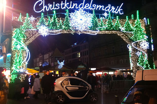 twizy-marche-de-noel-strasbourg Le Twizy au marché de Noel à Strasbourg