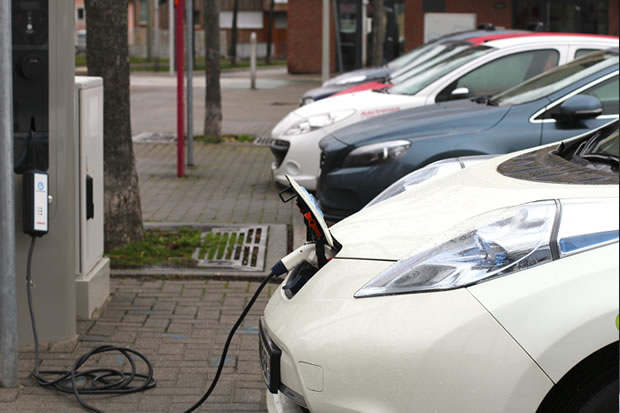 La recharge d'une voiture électrique