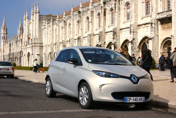 La Renault ZOE a pris la tête des ventes de voitures électriques dès son lancement La Renault ZOE a pris la tête des ventes de voitures électriques dès son lancement