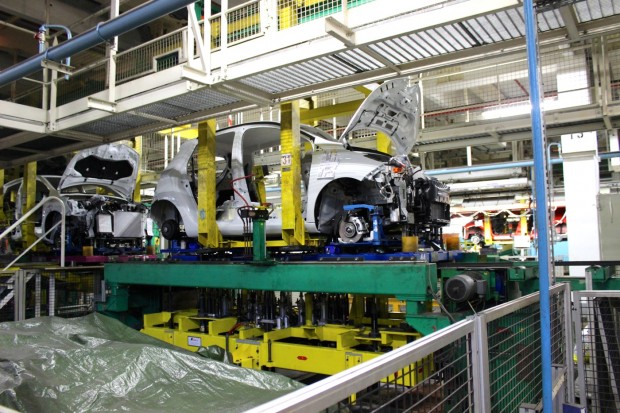 Une Renault ZOE sur la chaine d'assemblage de l'usine de Flins Une Renault ZOE sur la chaine d'assemblage de l'usine de Flins