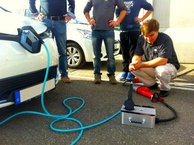 Un boitier de recharge qui attire les curieux !