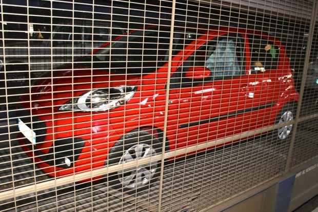 Une voiture sur un wagon auto-train