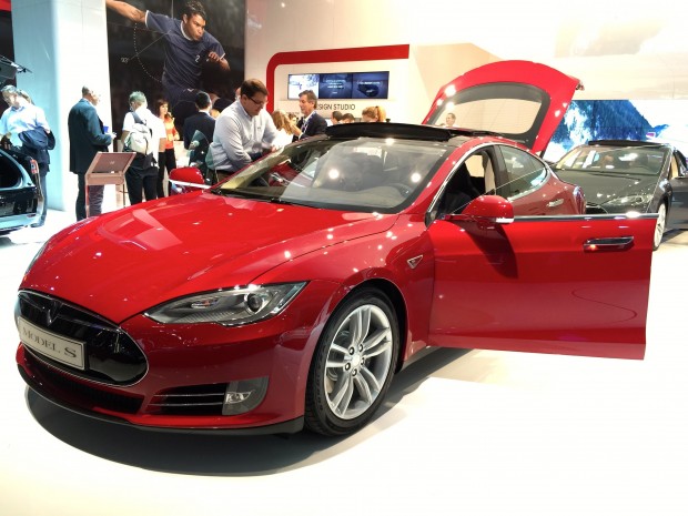 stand-tesla-mondial-paris-2014_01