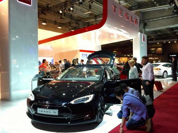 stand-tesla-mondial-paris-2014_03