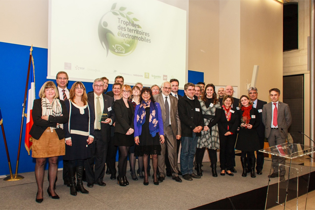 Les lauréats des 5èmes Trophées des Territoires électromobiles lors de la remise des prix au Ministère de l'Environnement.