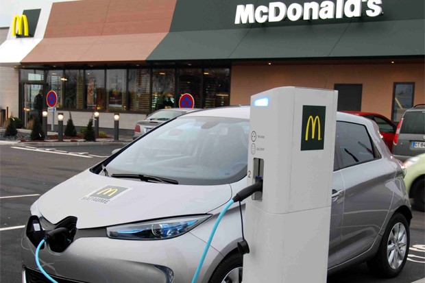 Borne de recharge McDonald's Bapaume