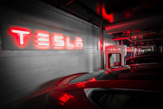 http://www.automobile-propre.live/wp-content/uploads/2015/01/tesla-supercharger-westfield-london_06.jpg