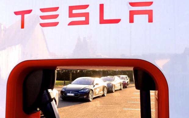 Une belle file de Tesla Model S ! 