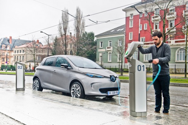 Borne recharge Zoé à Paris