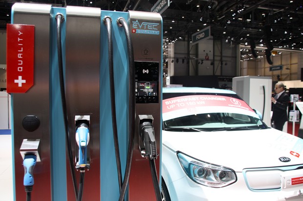 Chargeur AC/DC 180 kW à Genève