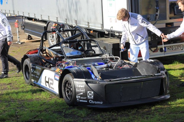 La voiture de course pile à combustible hydrogène Forze VI sur le Nürburgring