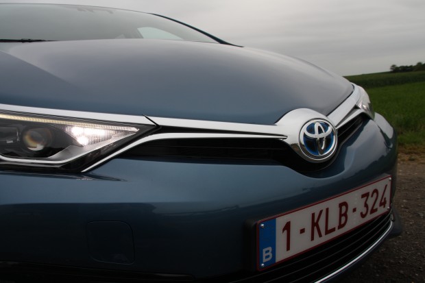 toyota_auris_hybride_2015_03