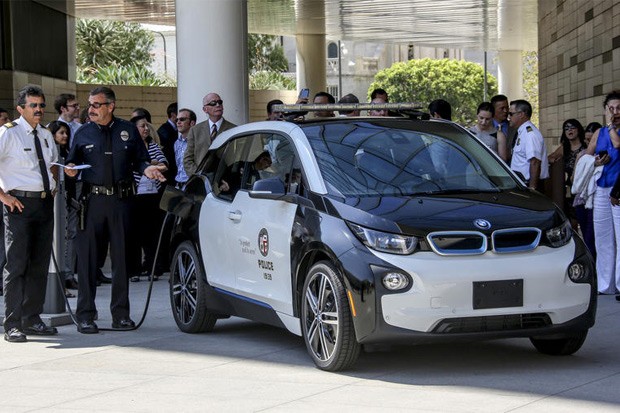 Au delà de la Tesla, la police s'est également équipée d'une BMW i3 pour réaliser ses patrouilles.