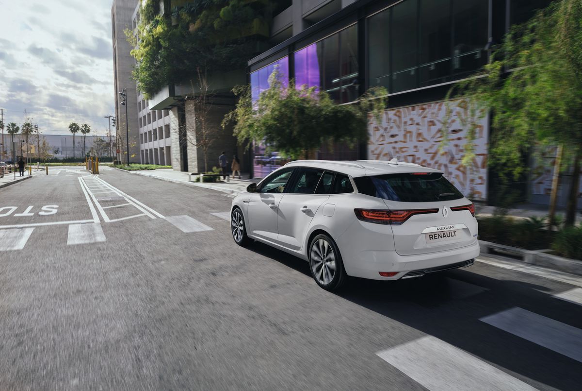 En mode électrique, la Megane hybride recharegeable peut atteindre une vitesse maximale de 135 km/h 