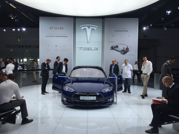 Le stand Tesla au salon de Francfort