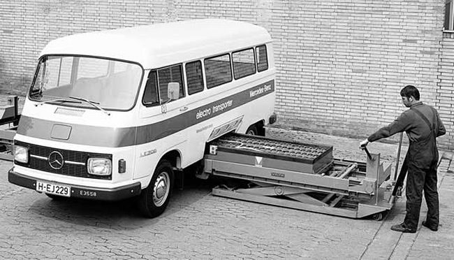 Un système d'échange de batteries développé par Mercedes en 1970.