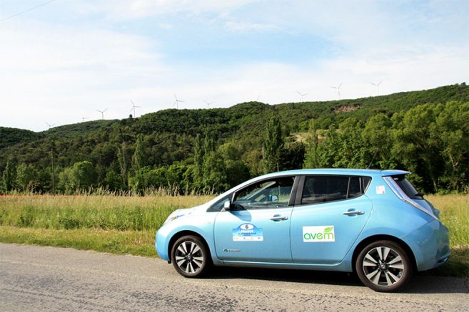 nissan-leaf-30-kwh-eolienne