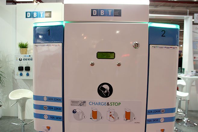 La borne de recharge accélérée VDK présentée par DBT lors de la dernière édition du salon des Maires