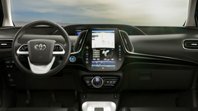 L'écran vertical 8 pouces est spécifique à la version "plug-in" de la Prius
