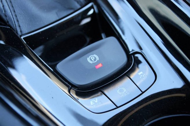 Toyota C-HR hybride : activation du mode EV