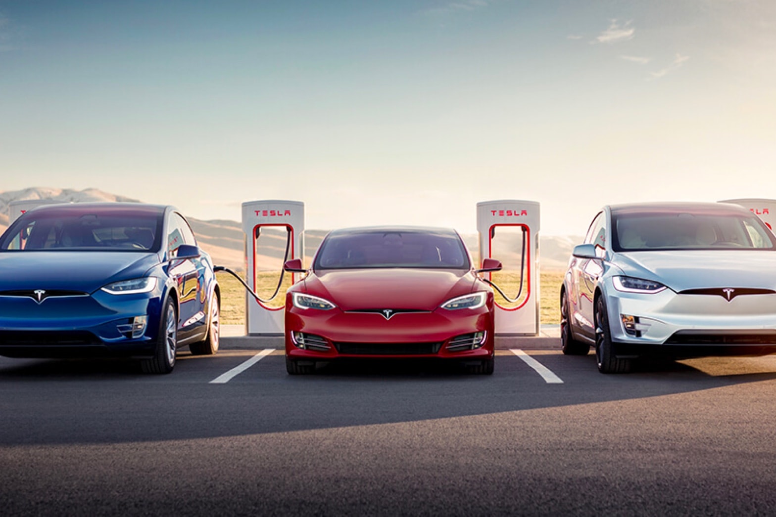 Tesla Supercharger borne électrique