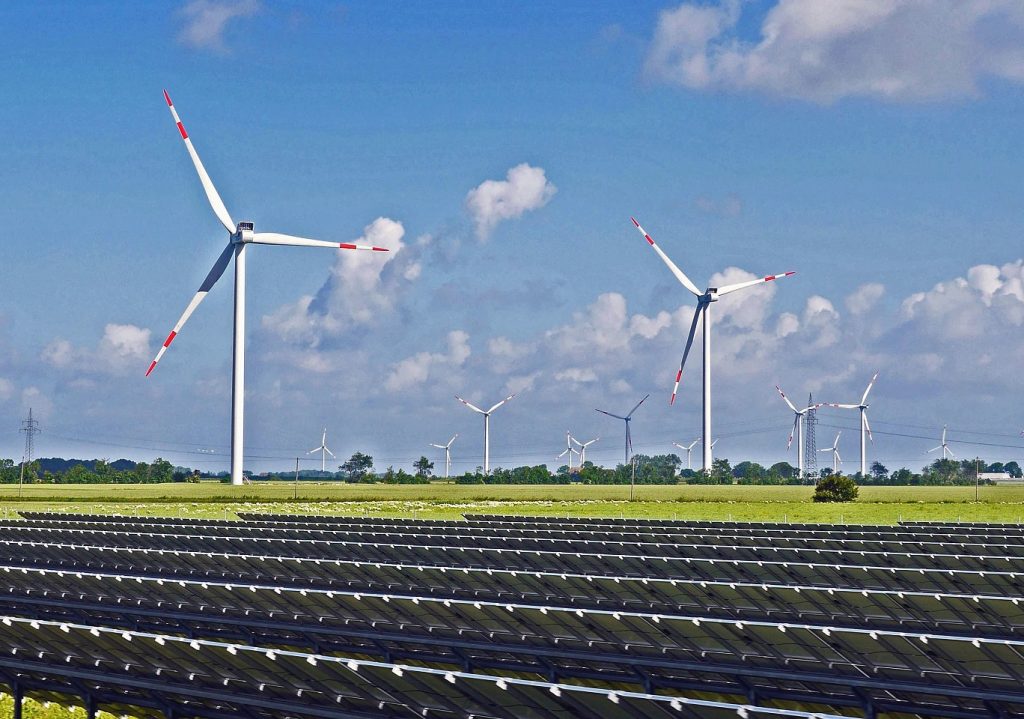Panneaux solaires et éoliennes