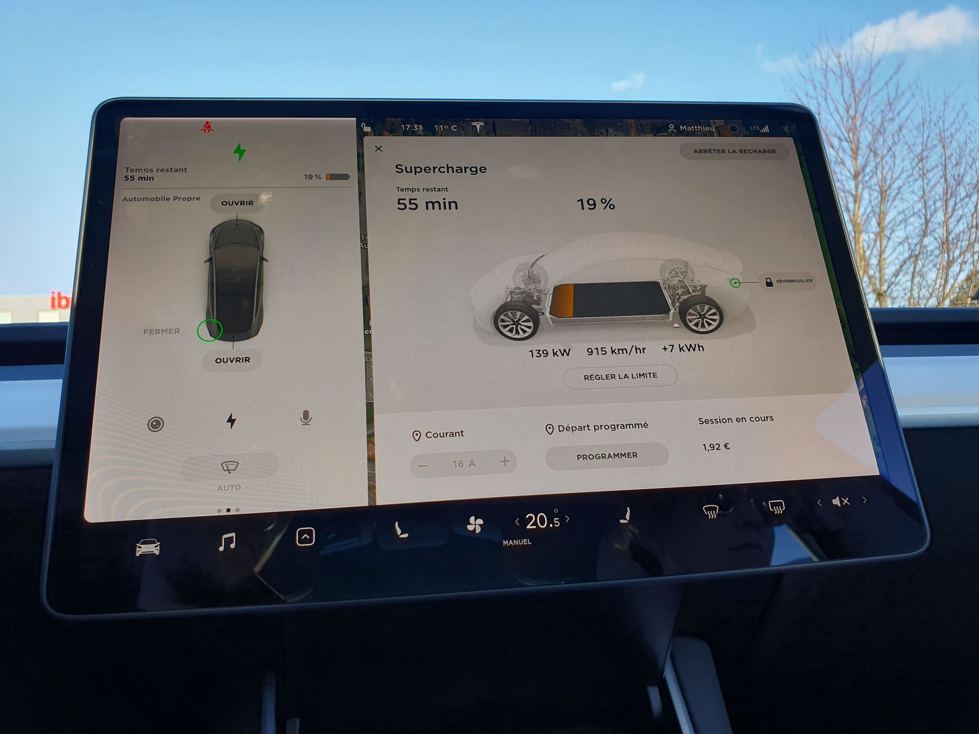 Tesla Model 3 écran charge Supercharger