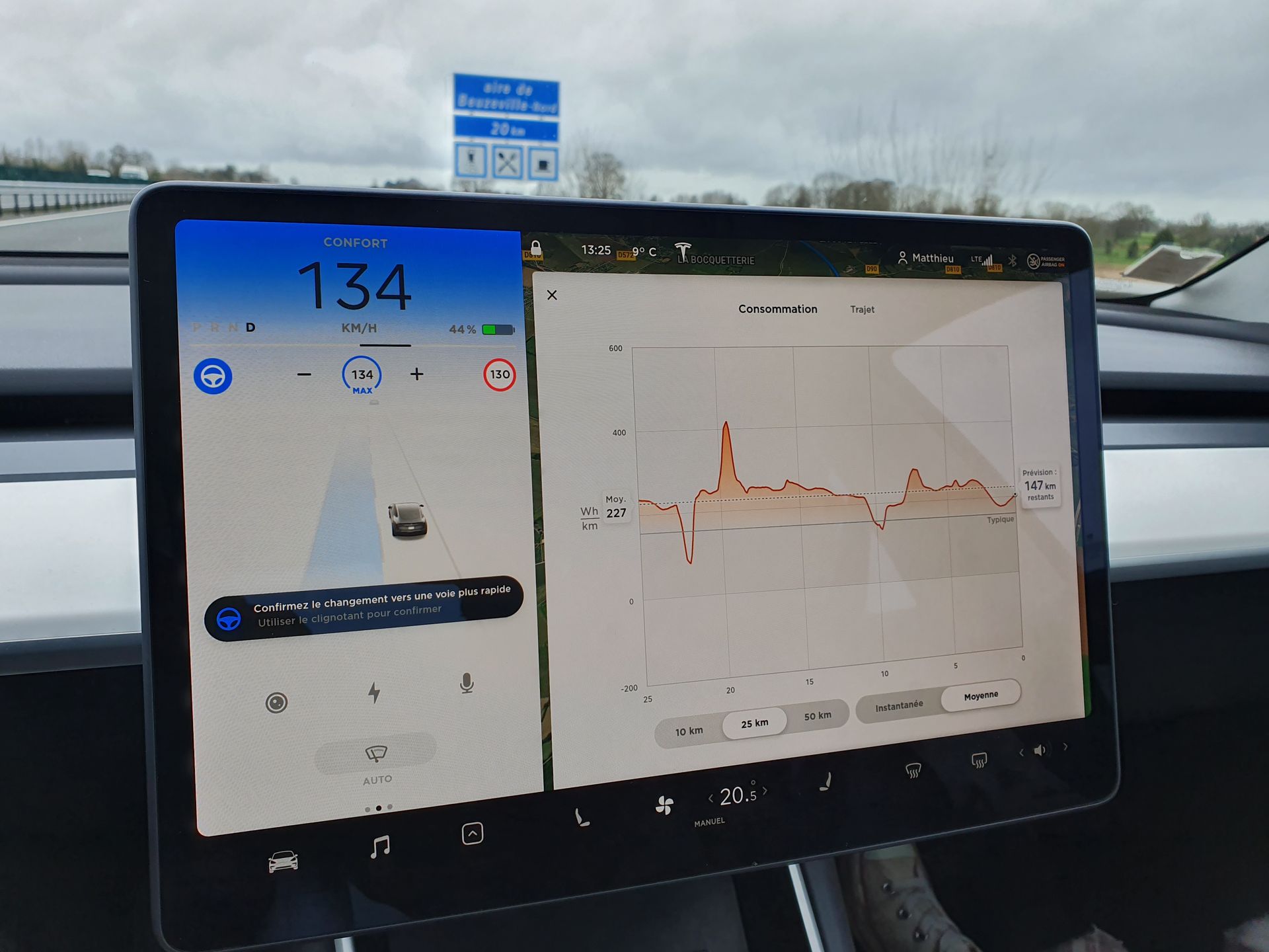 Tesla Model 3 écran Autopilot autonomie