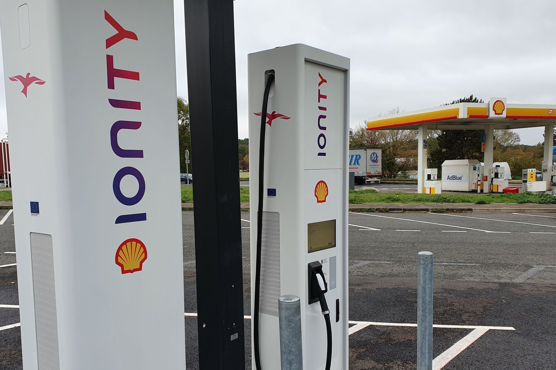 Station recharge Ionity Shell
