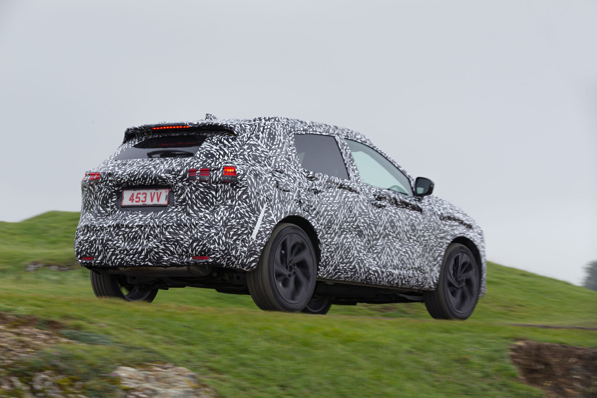 Arrière du Nissan Qashqai 2021 sous camouflage