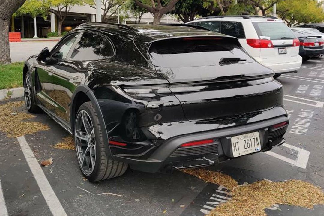 Porsche Taycan Cross Turismo 2021 scoop arrière
