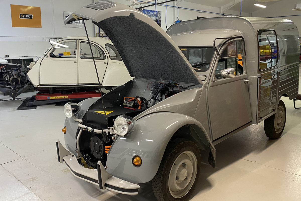 Citroën 2 CV fourgonnette rétrofitée