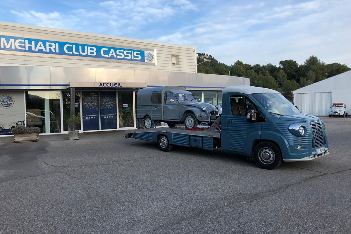 Citroën 2 CV fourgonnette rétrofitée