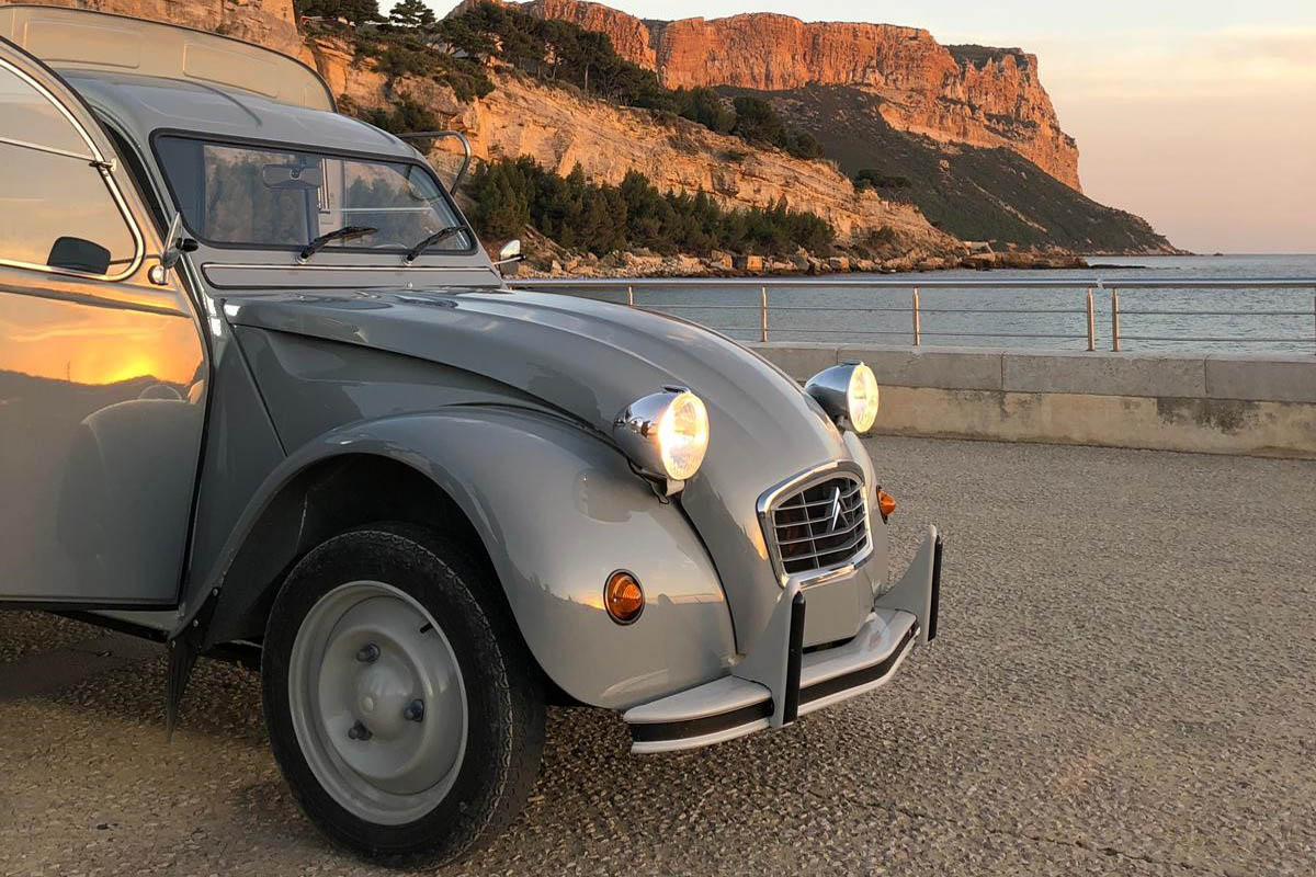 Citroën 2 CV fourgonnette rétrofitée