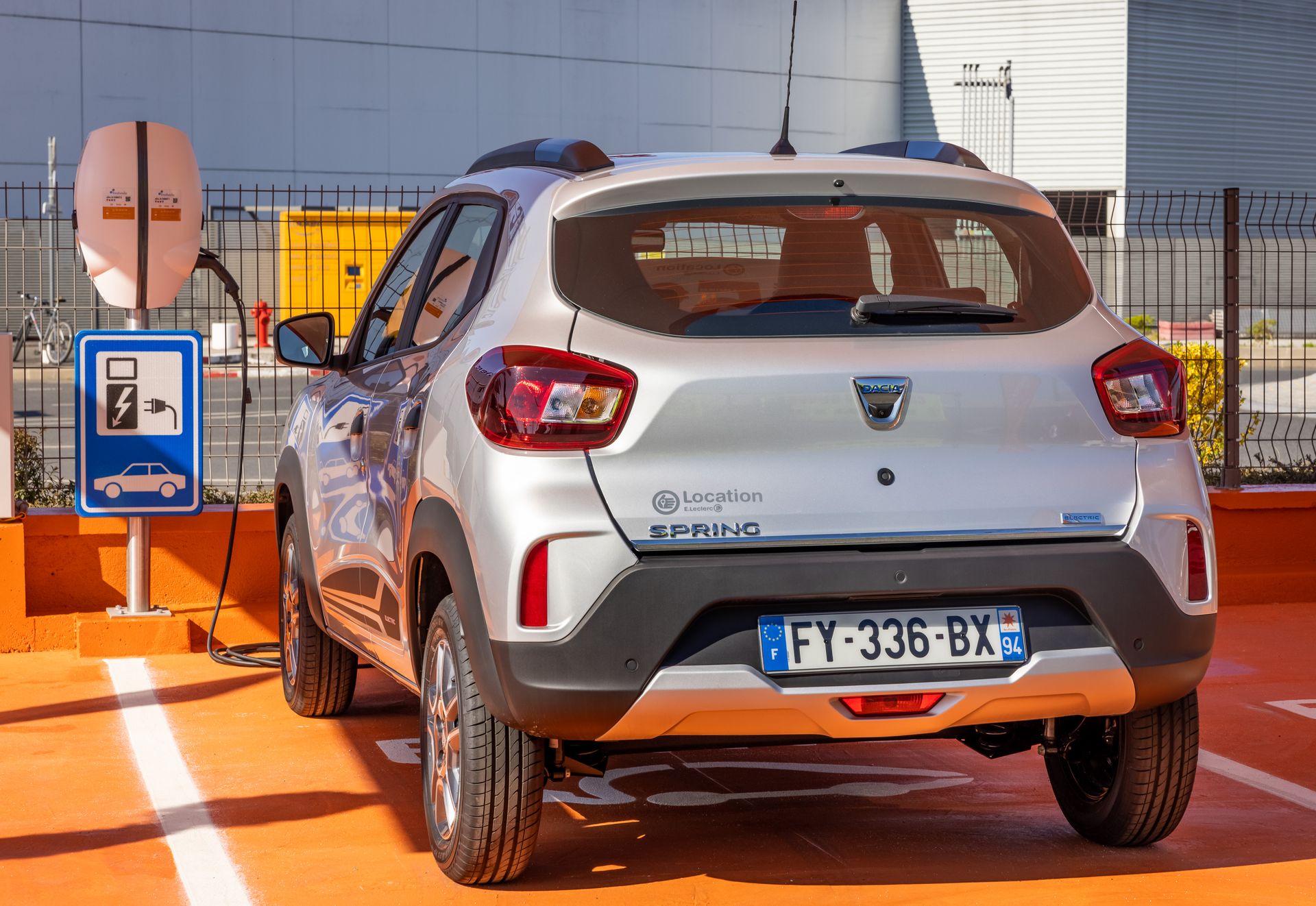 Dacia Spring vue arrière Location E Leclerc avril 2021