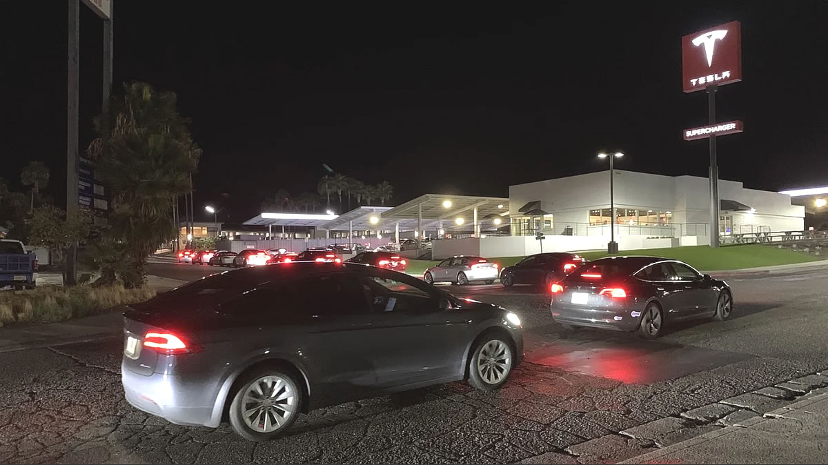 Queue Tesla Superchargeur
