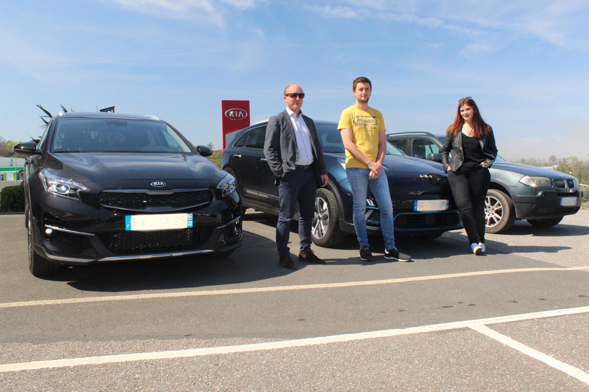 De G. à D. : Kia XCeed PHEV, Kia e-Niro, BMW X3