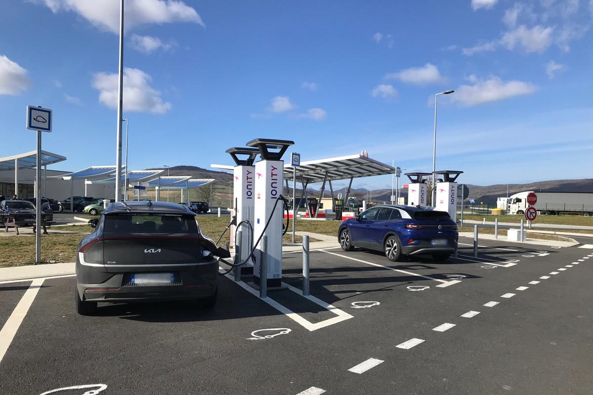 Recharge à l’aire de Veyre (Ionity) sur l’A75 (après Clermont-Ferrand en direction de Millau)