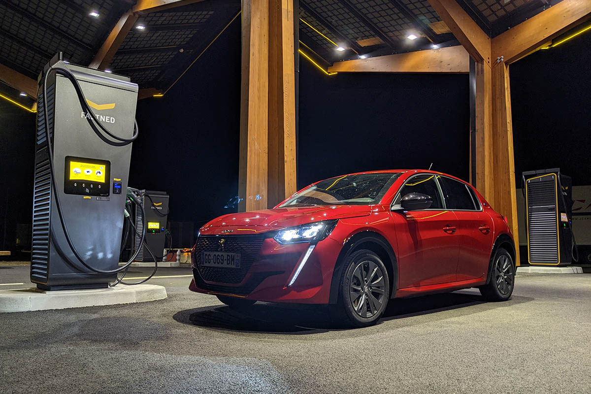 Peugeot e-208