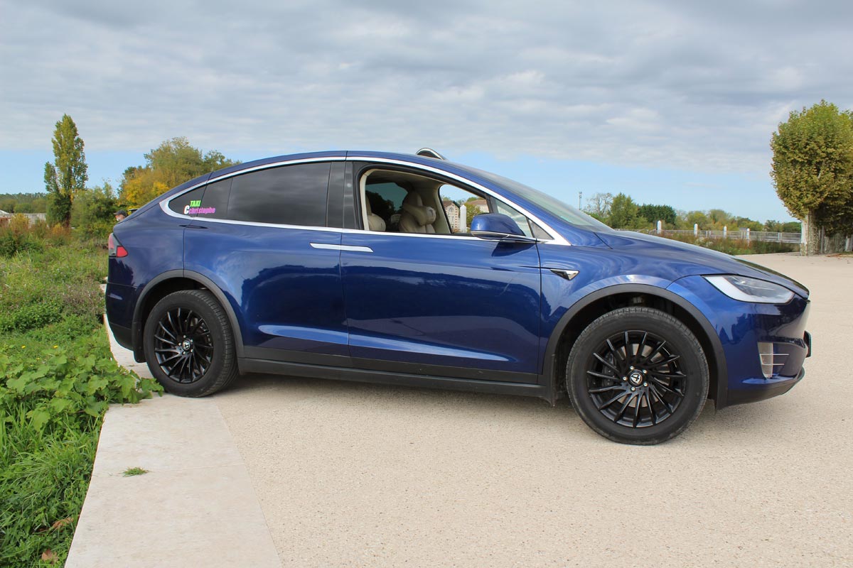 Tesla Model X Taxi